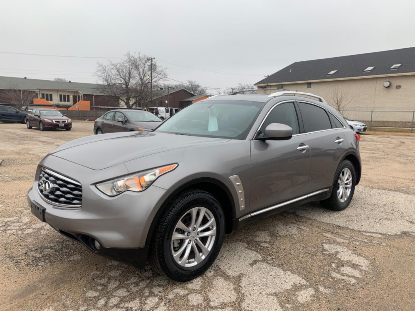 2009 Gray /Black Infiniti FX FX35 2WD (JNRAS18U39M) with an 3.5L V6 DOHC 24V engine, Automatic transmission, located at 1830 North Belt Line Road, Irving, TX, 75061, (469) 524-0199, 32.834373, -96.993584 - Photo#2